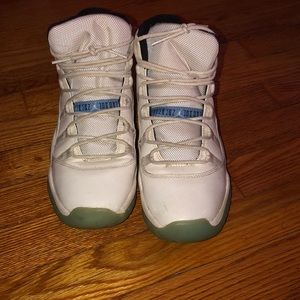 Jordan’s legend blues 11s